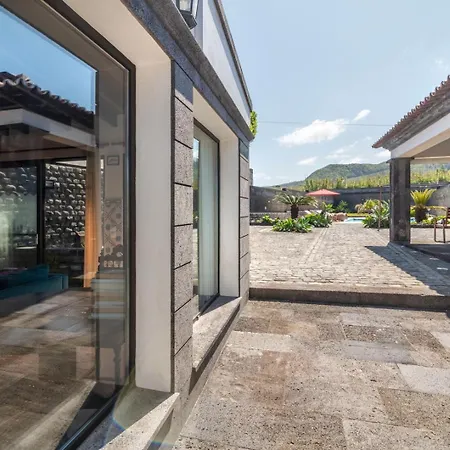 Heated Saltwater Pool-Private Beachside Oasis Mosteiros (Azores)