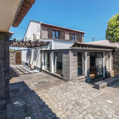 Heated Saltwater Pool-Private Beachside Oasis Mosteiros (Azores)