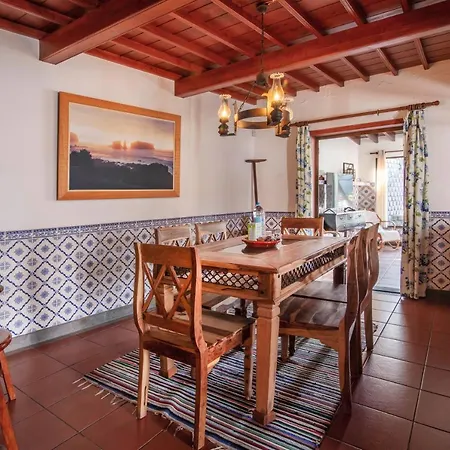 فيلة Refugio Do Sol - Azorean Butler *